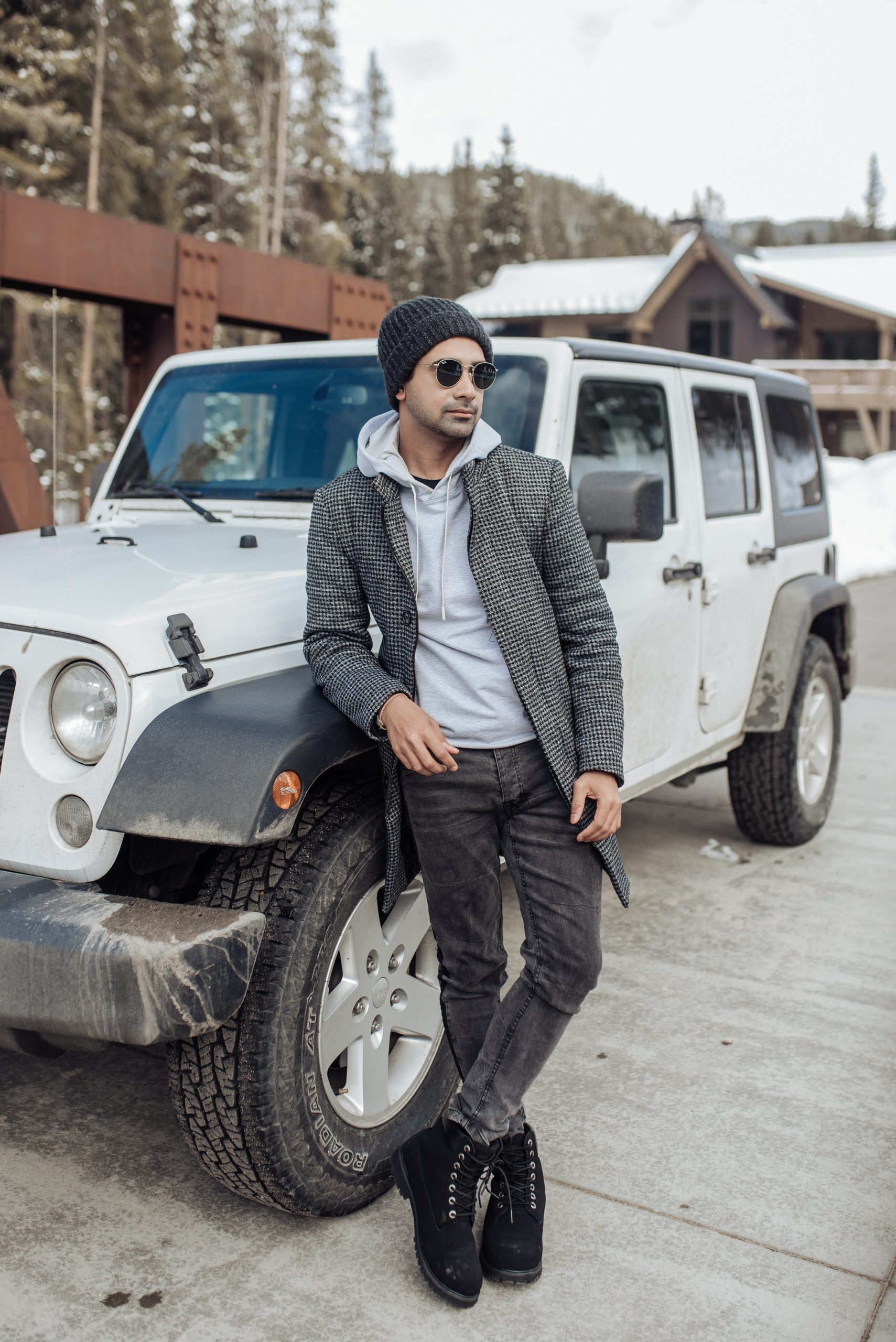 Men's Winter Fashion #hoodie #pufferjacket #denim #whitesneakers #mensfashion #winterfashion #layering #beanie